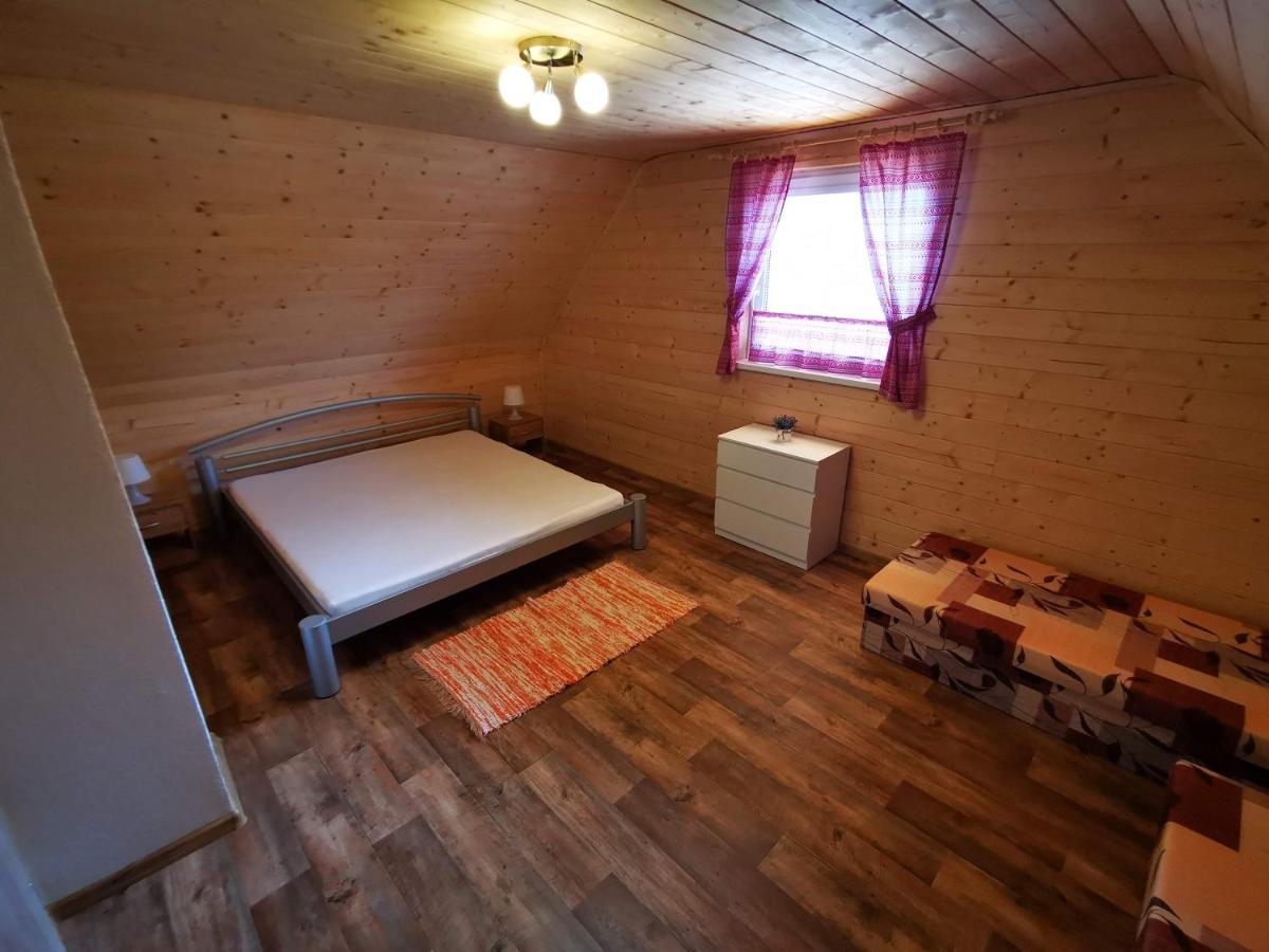 Chata Baska Na Liptove S Vlastnym Dvorom Liptovsky Mikulas Exterior photo